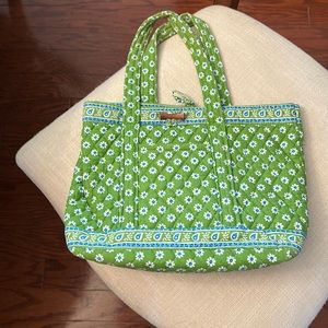 Brand New Without Tags Vera Bradley Vintage Green Apple Hand Bag